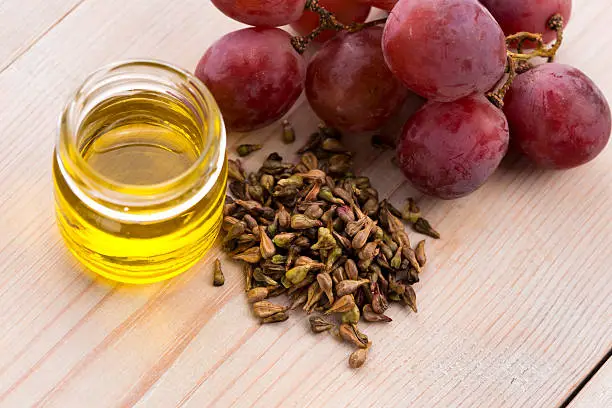 Grape (Seed and Skin) Extract (Vitis vinifera) — 33.3 mg (** Daily Value not established)